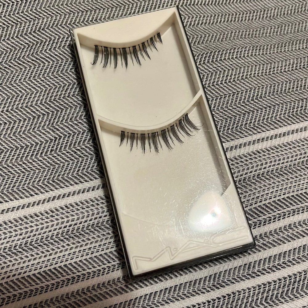 [💜FREE] Brand New MAC false eyelashes